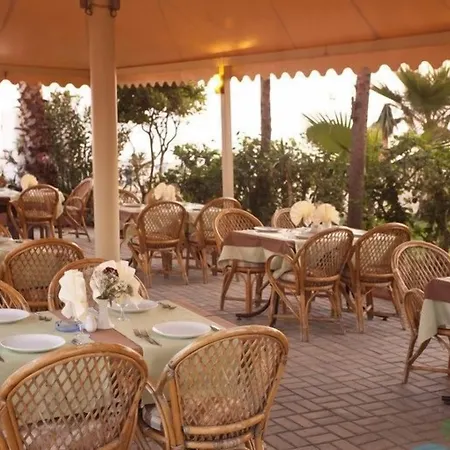 Hotel Azak 3*