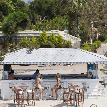 Azak Hotel