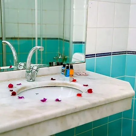 Hotel Azak 3*