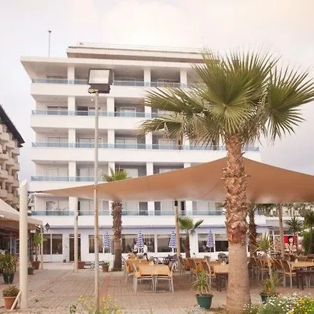 阿匝克海滩酒店